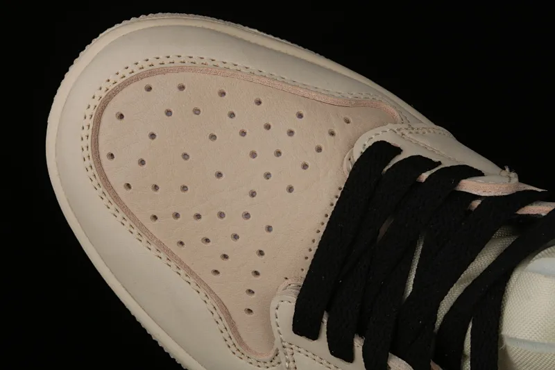 All categories Air Jordan Jordan series basketball shoes Air Jordan 1 High Z version Air Jordan 1 Zoom CMFT "Summit White" AJ1 Joe 1 Pearl Milk Tea Off-White CT0979-100
